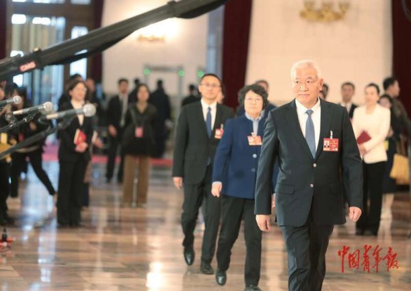 全国政协十四届四次会议第二场“委员通道”举行