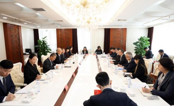 张军会见香港律政司司长林定国
