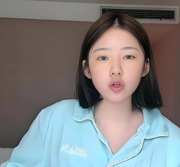 黄一鸣为流量无下限，让女儿全程目睹自己整容过程，闪闪在一旁很害怕