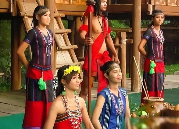 亚洲最穷国，中国游客去了就是土豪，女性开放为何无人敢定居？