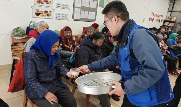 文荟苑社区：暖心汤圆话团圆，反诈宣传护平安