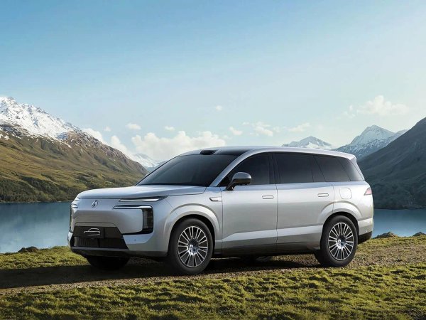 1550km续航、9分钟满电：这台国产SUV，正在重新定义“全家出行”