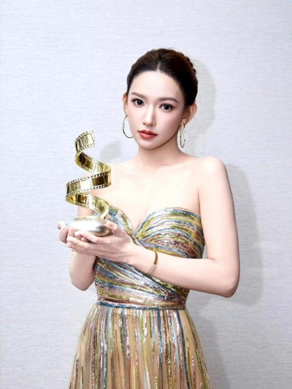 连王京花的儿子都要公开求职了，内娱真的没有“铁饭碗”