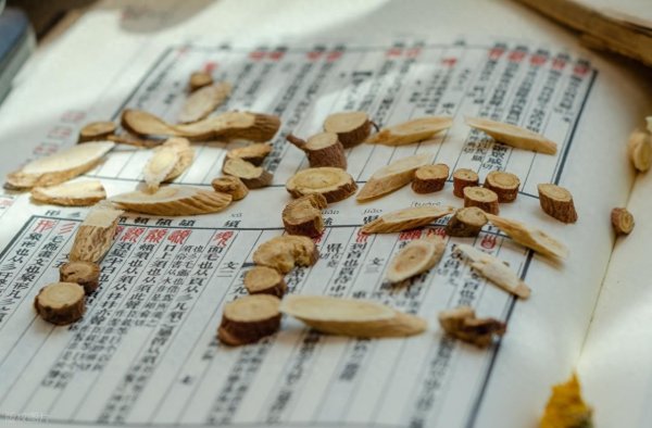 天越热, 湿气越重? 老中医: 想祛湿, 这四种情况要先分清